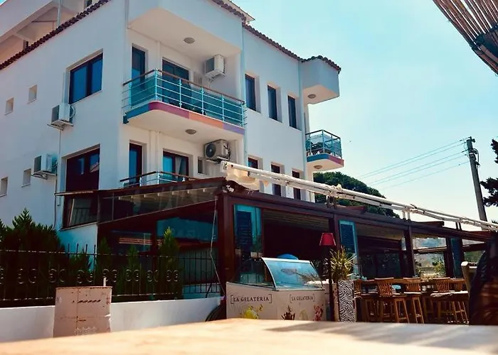 Villa Hotel מלון